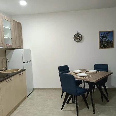 Sara S Apartman *